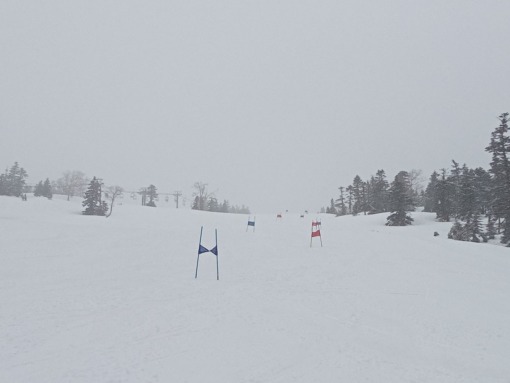 渋峠スキー場は雪！！